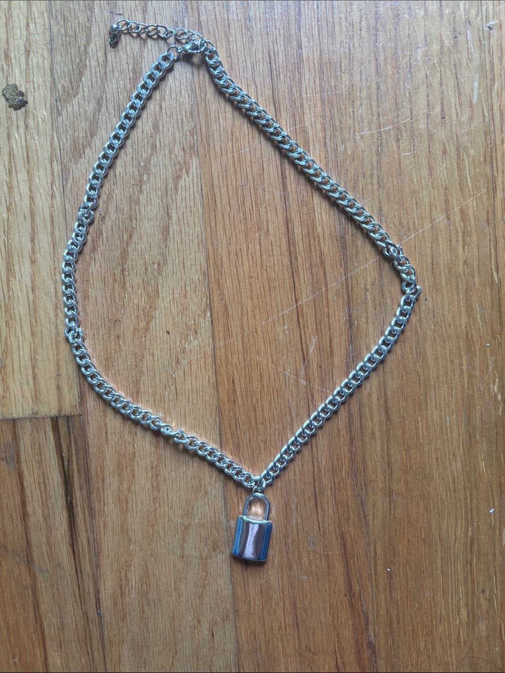 Unk Silver-Tone Padlock Pendant Chain Necklace